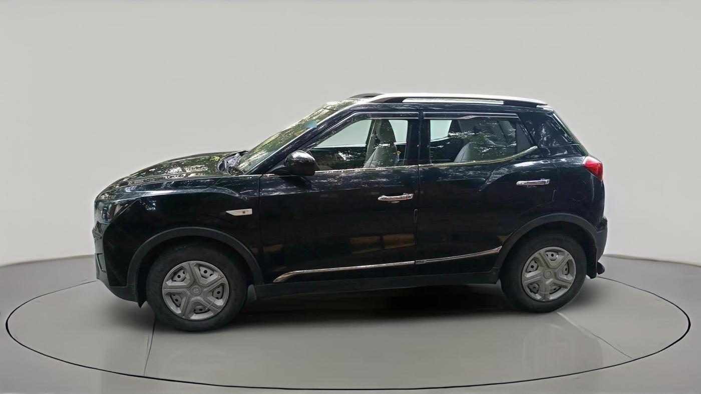 2022 Mahindra XUV300 W4 1.2 PETROL, Petrol, Manual, 39,205 km, exterior