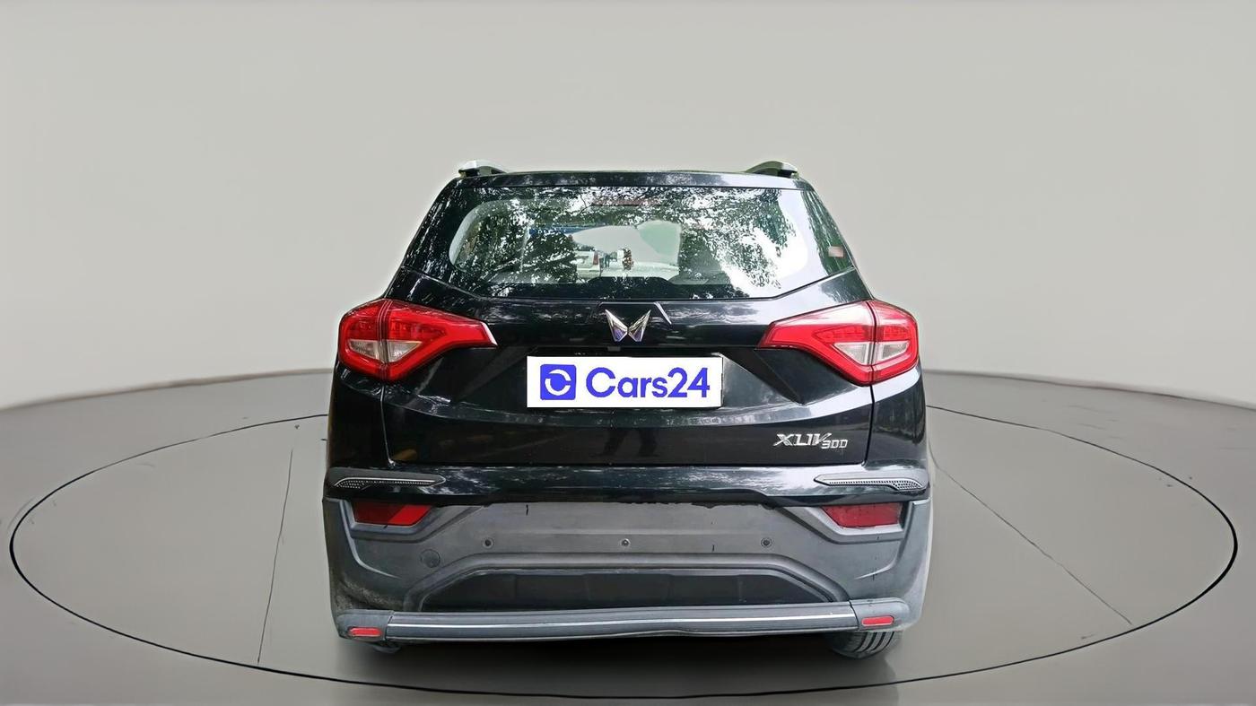 2022 Mahindra XUV300 W4 1.2 PETROL, Petrol, Manual, 39,205 km, exterior
