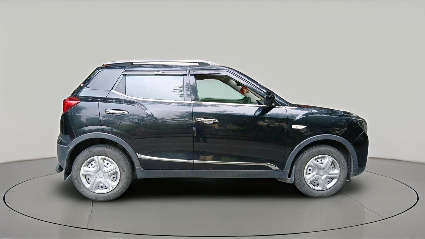 2022 Mahindra XUV300 W4 1.2 PETROL, Petrol, Manual, 39,205 km, exterior