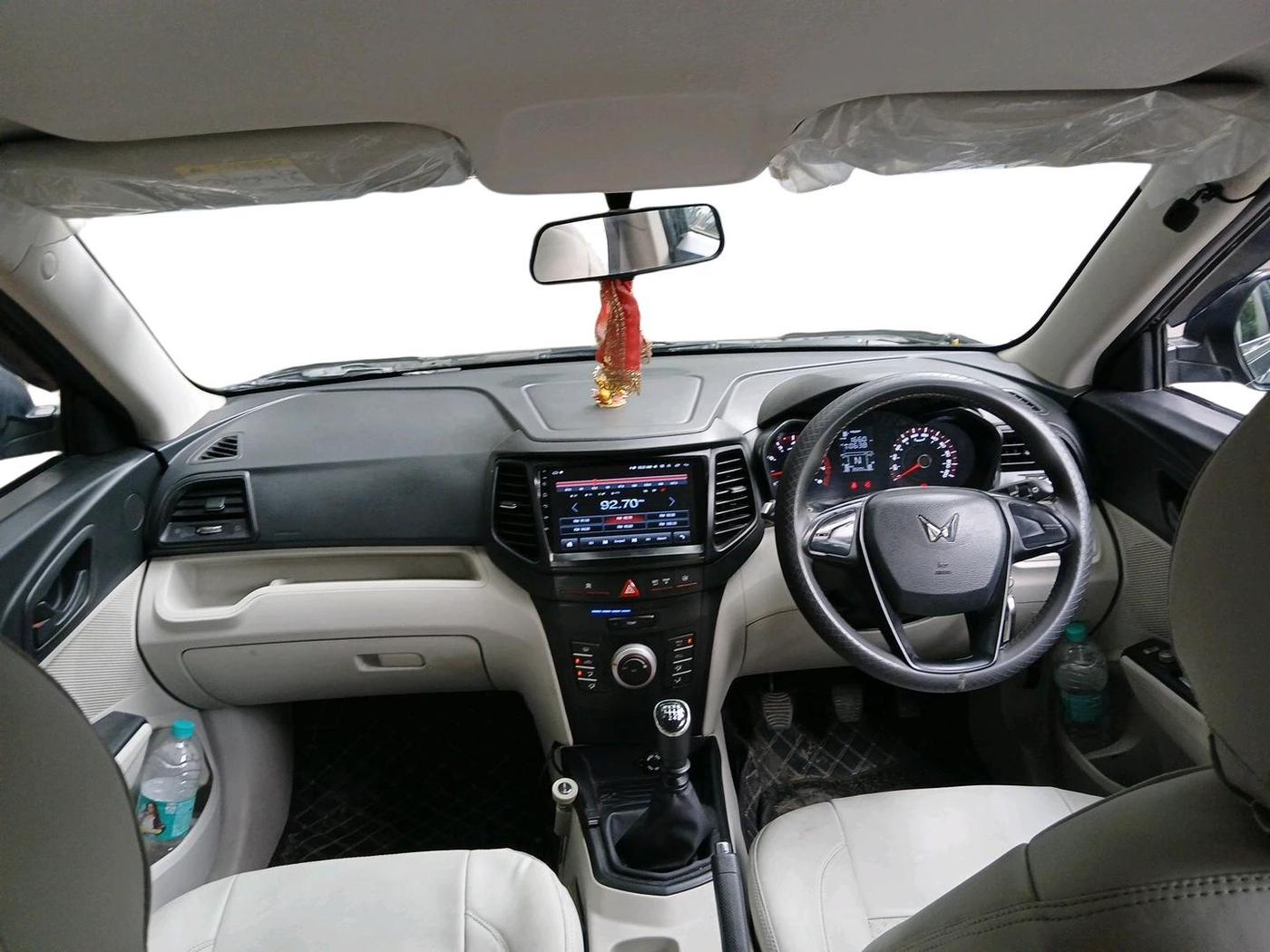 2022 Mahindra XUV300 W4 1.2 PETROL, Petrol, Manual, 39,205 km, interior