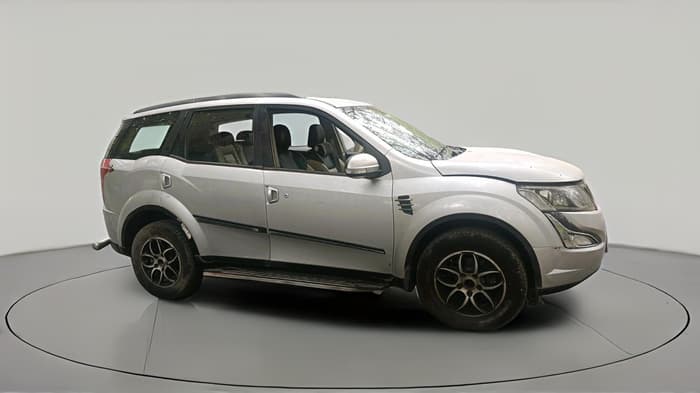 2017 Mahindra XUV500 W6 AT 1.99, Diesel, Automatic, 1,52,282 km, exterior
