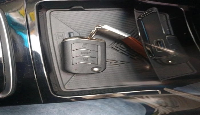 2024 Mahindra XUV 3XO AX5 1.5 Turbo Diesel, Diesel, Manual, 33,197 km, interior