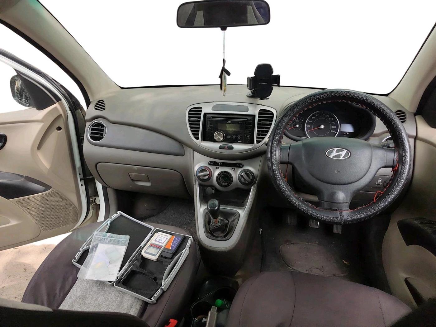 2012 Hyundai i10 MAGNA 1.2, Petrol, Manual, 73,048 km, interior