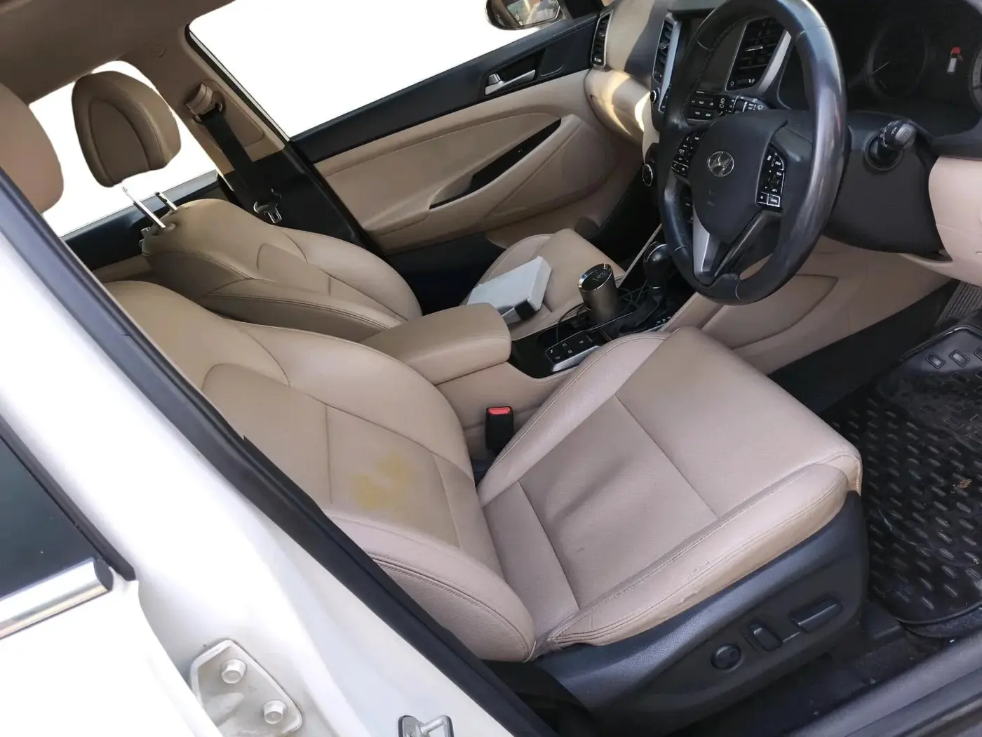 2018 Hyundai Tucson GLS 2WD AT PETROL, Petrol, Automatic, 1,03,947 km, interior