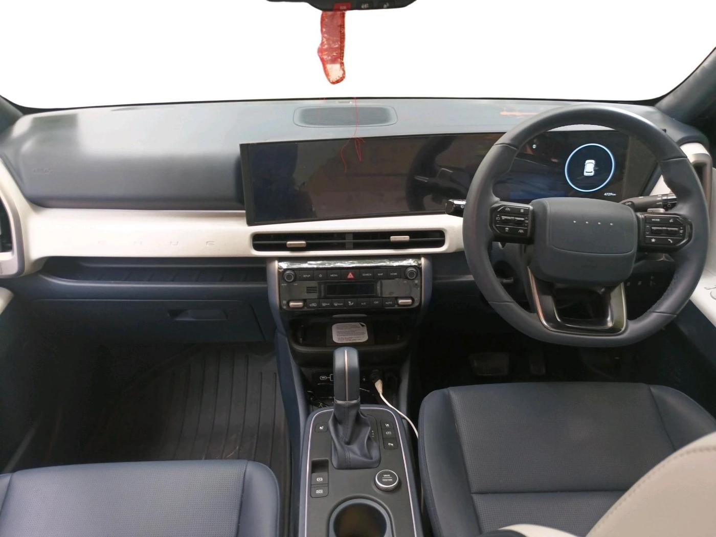 2026 Hyundai VENUE HX 10 1.0 Turbo DCT Petrol, Petrol, Automatic, 4,729 km, interior