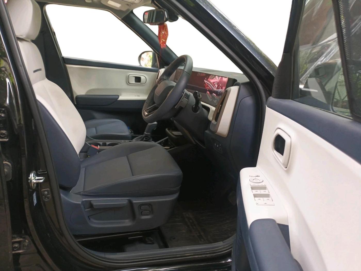 2026 Hyundai VENUE HX 10 1.0 Turbo DCT Petrol, Petrol, Automatic, 4,729 km, interior