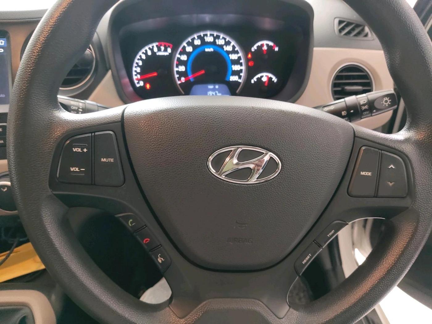 2017 Hyundai Grand i10 SPORTZ (O) 1.2 KAPPA VTVT, Petrol, Manual, 46,277 km, interior