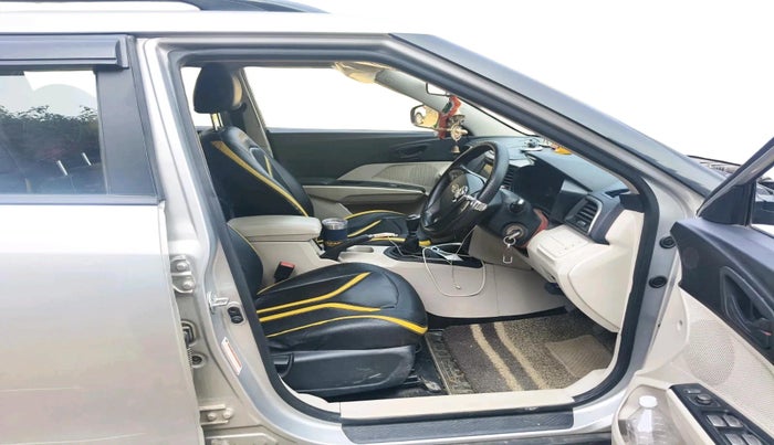 2020 Mahindra XUV300 W6 1.5 DIESEL, Diesel, Manual, 49,455 km, interior