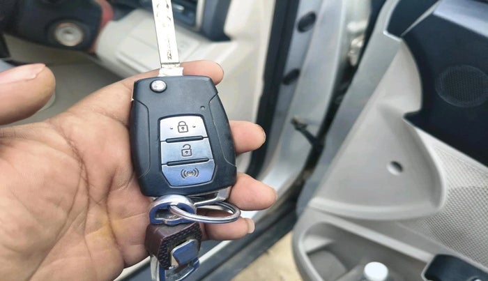 2020 Mahindra XUV300 W6 1.5 DIESEL, Diesel, Manual, 49,455 km, interior