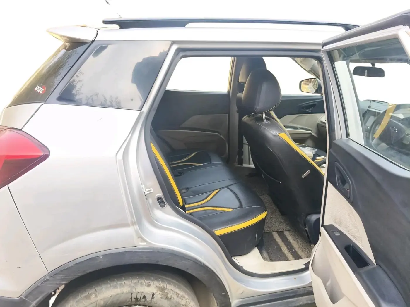 2020 Mahindra XUV300 W6 1.5 DIESEL, Diesel, Manual, 49,455 km, interior
