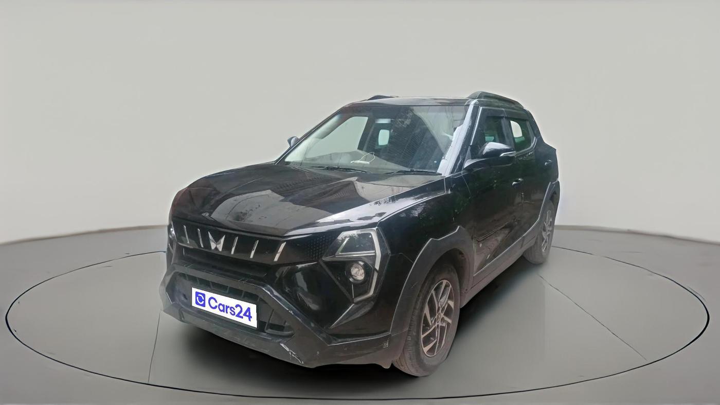 2024 Mahindra XUV 3XO AX5 1.2 L TCMPFi, Petrol, Manual, 42,935 km, exterior