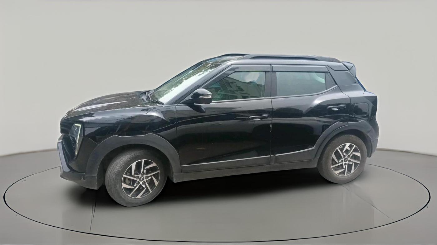 2024 Mahindra XUV 3XO AX5 1.2 L TCMPFi, Petrol, Manual, 42,935 km, exterior