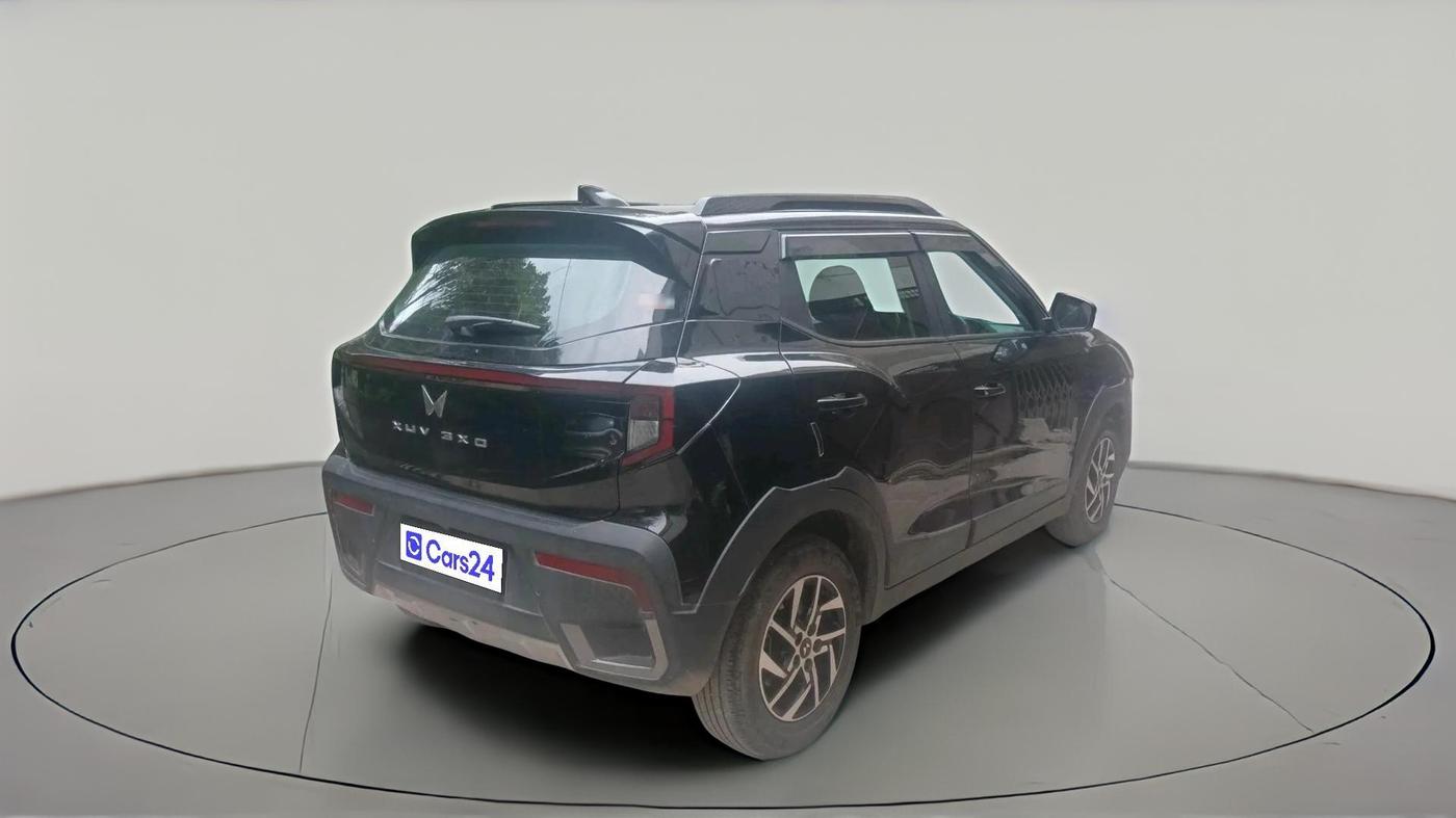 2024 Mahindra XUV 3XO AX5 1.2 L TCMPFi, Petrol, Manual, 42,935 km, exterior