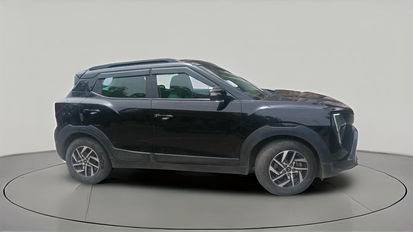 2024 Mahindra XUV 3XO AX5 1.2 L TCMPFi, Petrol, Manual, 42,935 km, exterior