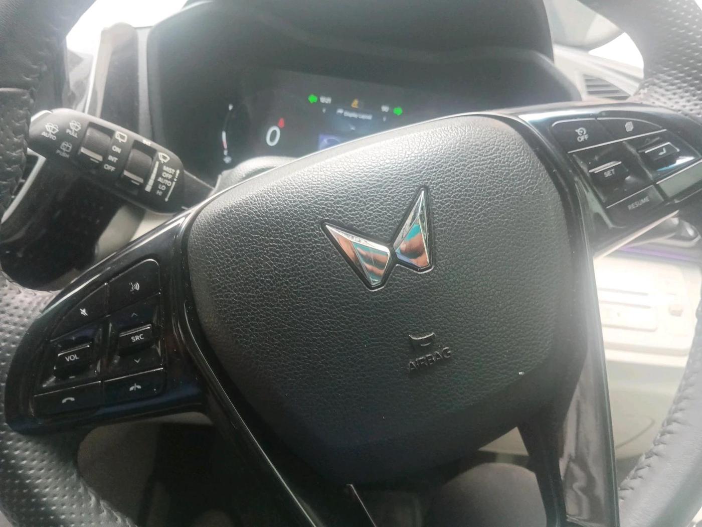 2024 Mahindra XUV 3XO AX5 1.2 L TCMPFi, Petrol, Manual, 42,935 km, interior