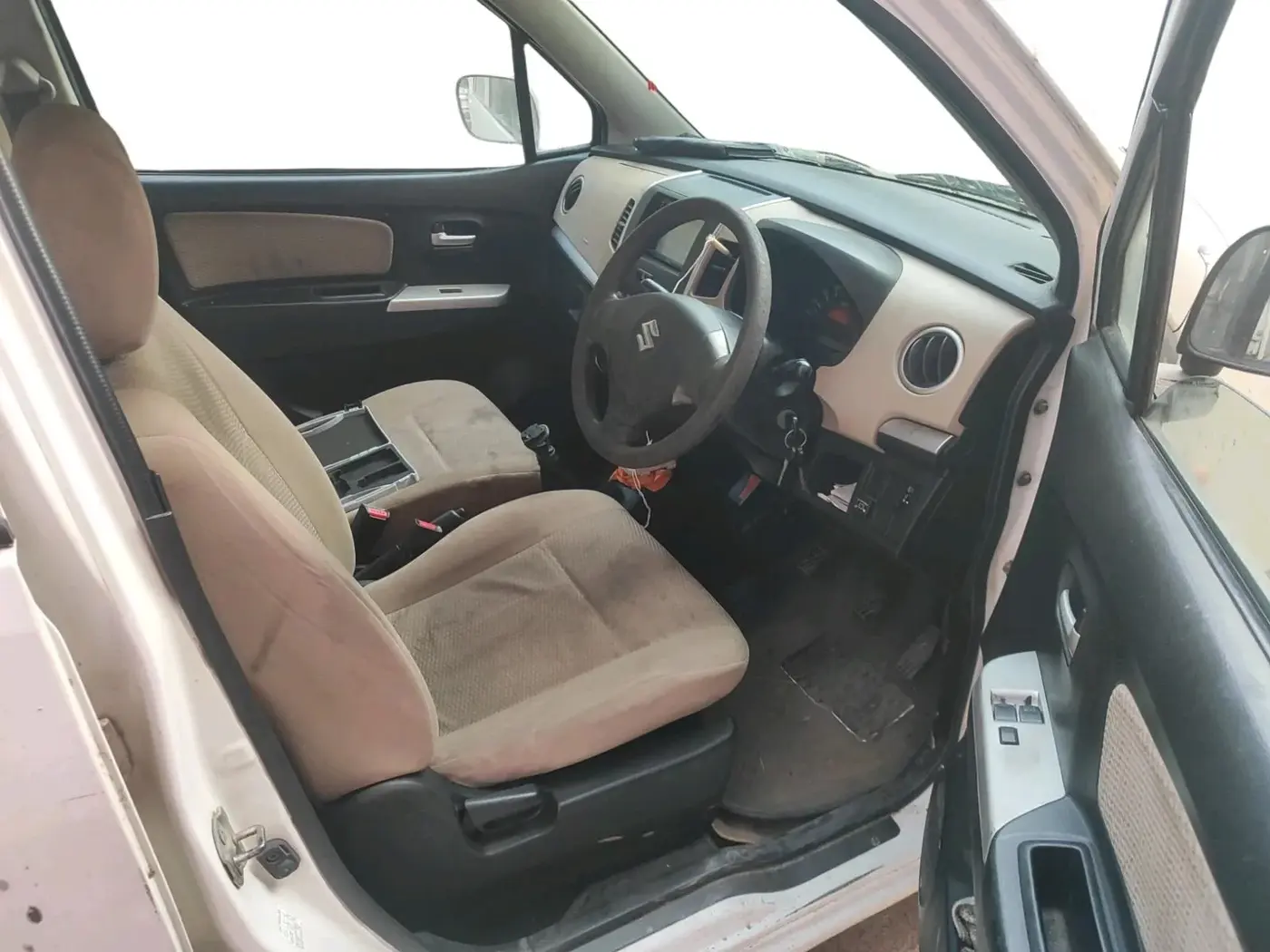 2017 Maruti Wagon R 1.0 LXI, CNG, Manual, 72,967 km, interior