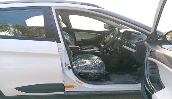 2025 Tata NEXON Pure Plus 1.2 iCNG 6MT, CNG, Manual, 382 km, interior