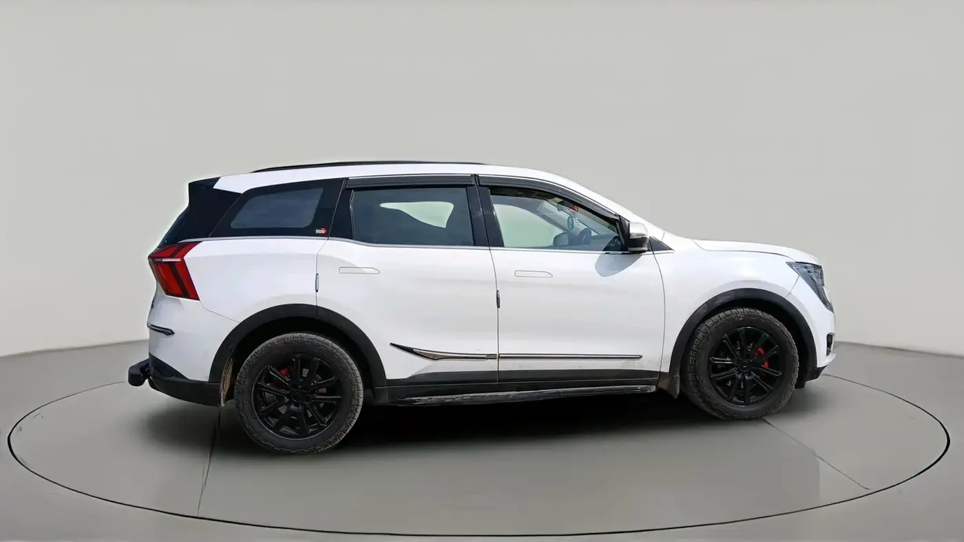 2022 Mahindra XUV700 AX 5 P AT 5 STR, Petrol, Automatic, 84,754 km, exterior