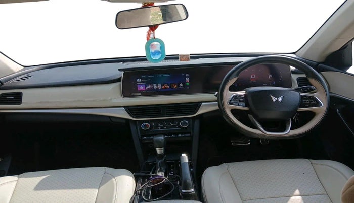 2022 Mahindra XUV700 AX 5 P AT 5 STR, Petrol, Automatic, 84,754 km, interior