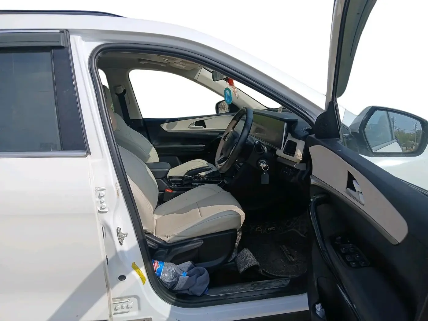 2022 Mahindra XUV700 AX 5 P AT 5 STR, Petrol, Automatic, 84,754 km, interior