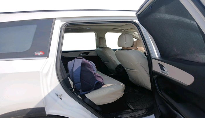 2022 Mahindra XUV700 AX 5 P AT 5 STR, Petrol, Automatic, 84,754 km, interior