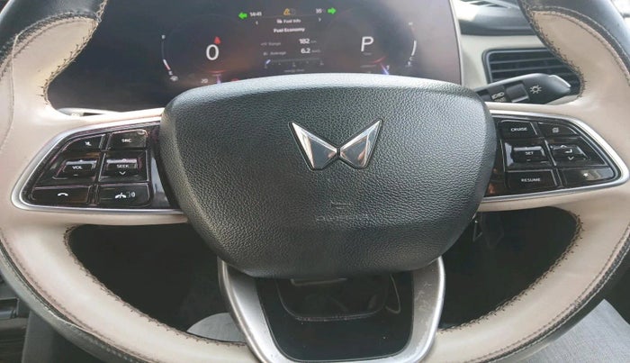 2022 Mahindra XUV700 AX 5 P AT 5 STR, Petrol, Automatic, 84,754 km, interior