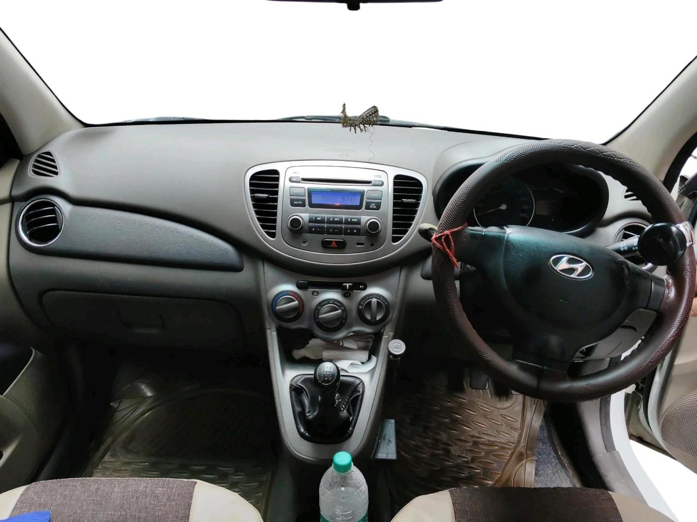 2011 Hyundai i10 MAGNA 1.2, Petrol, Manual, 1,04,702 km, interior