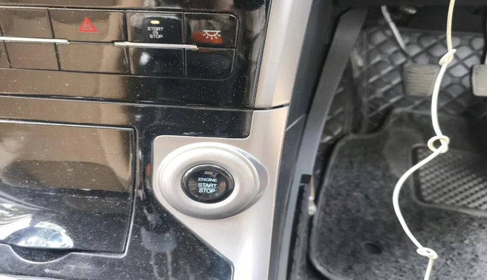 2018 Mahindra XUV500 W7, Diesel, Manual, 62,612 km, interior