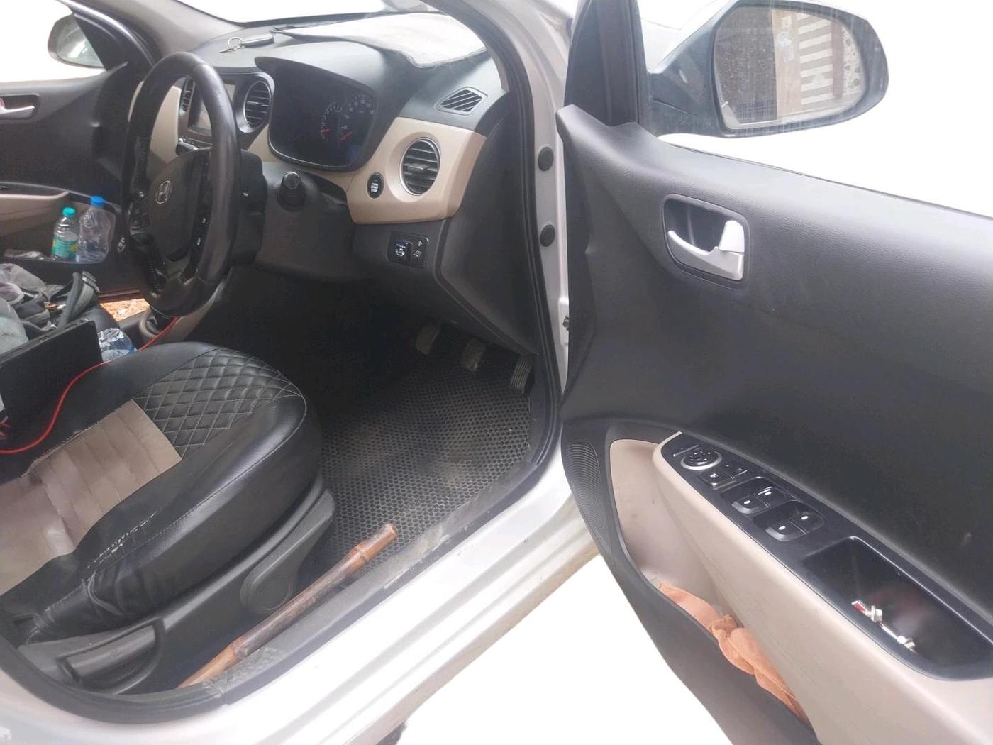 2017 Hyundai Grand i10 ASTA 1.2 KAPPA VTVT, CNG, Manual, 1,80,597 km, interior