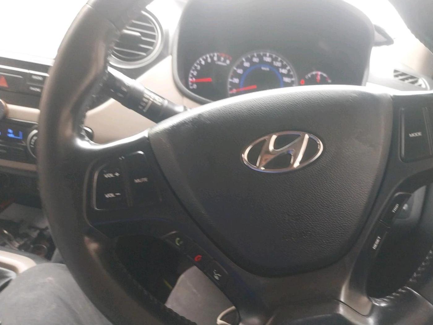 2017 Hyundai Grand i10 ASTA 1.2 KAPPA VTVT, CNG, Manual, 1,80,597 km, interior