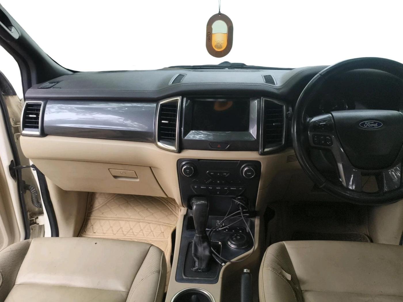 2017 Ford Endeavour TITANIUM 3.2 4X4 AT, Diesel, Automatic, 1,09,663 km, interior