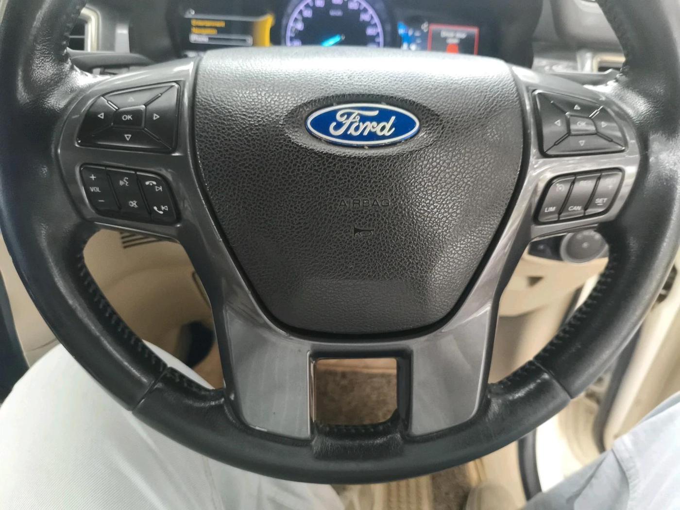 2017 Ford Endeavour TITANIUM 3.2 4X4 AT, Diesel, Automatic, 1,09,663 km, interior