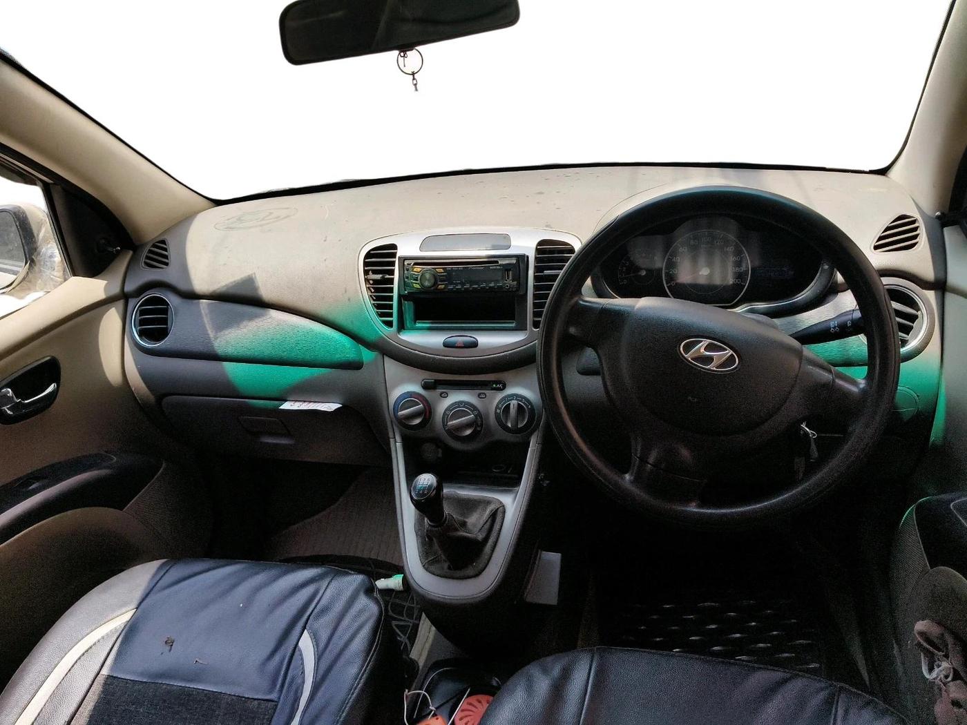 2011 Hyundai i10 MAGNA 1.1, CNG, Manual, 1,14,662 km, interior