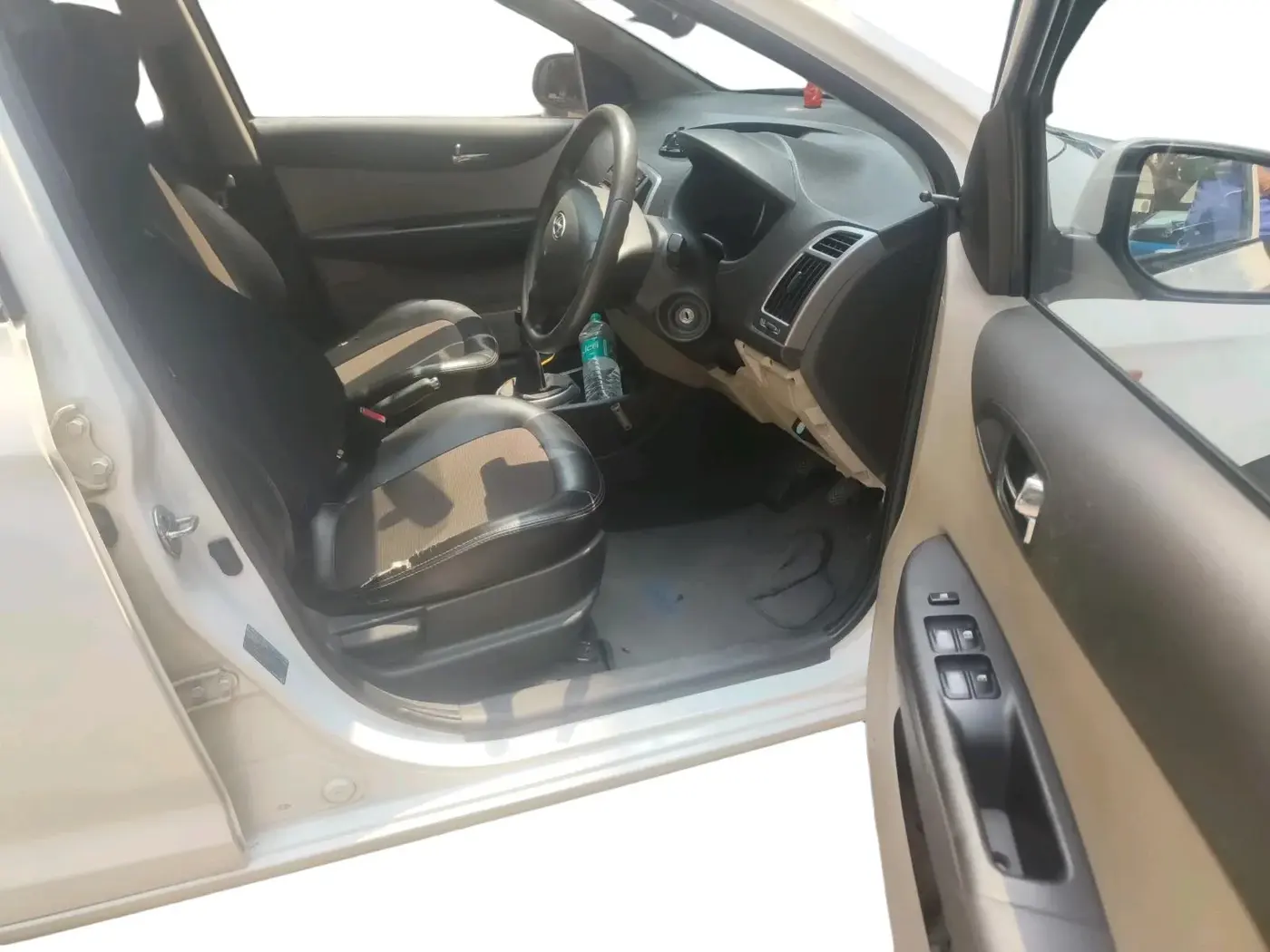 2012 Hyundai i20 MAGNA 1.2, Petrol, Manual, 90,356 km, interior