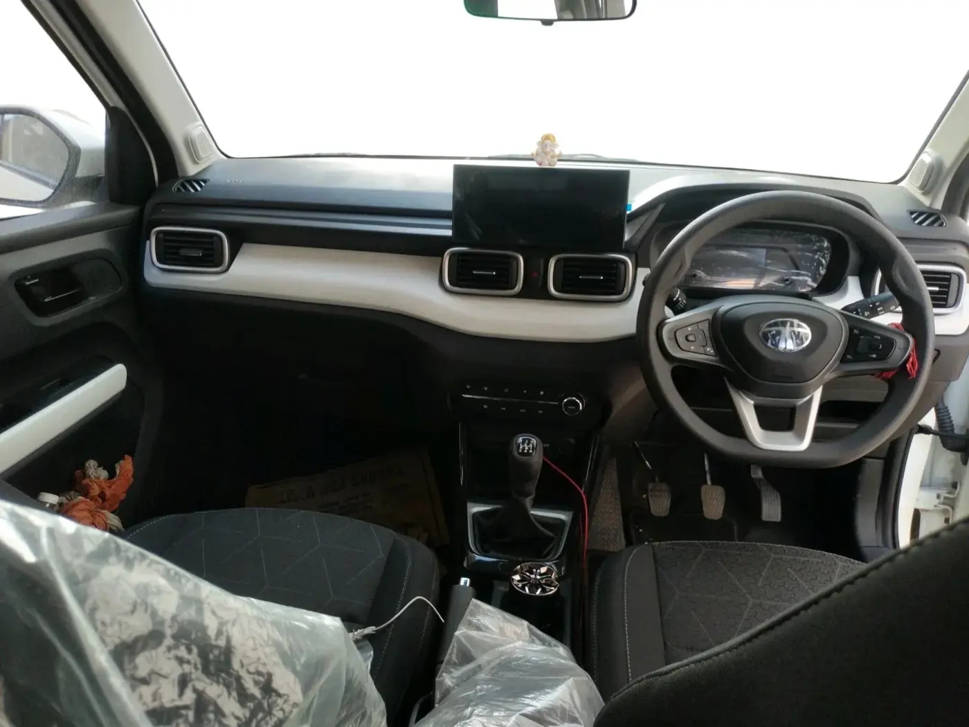 2025 Tata PUNCH Accomplished Plus iCNG, CNG, Manual, 5,084 km, interior