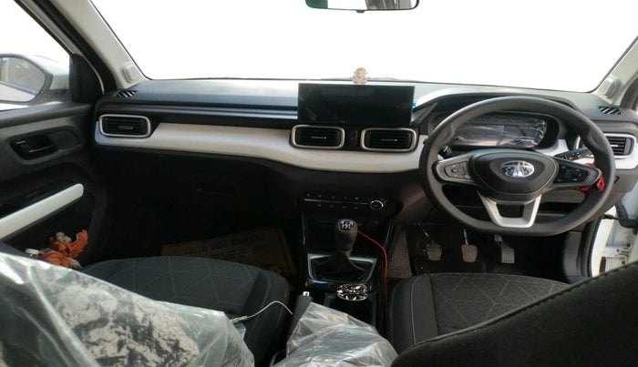 2025 Tata PUNCH Accomplished Plus iCNG, CNG, Manual, 5,084 km, interior