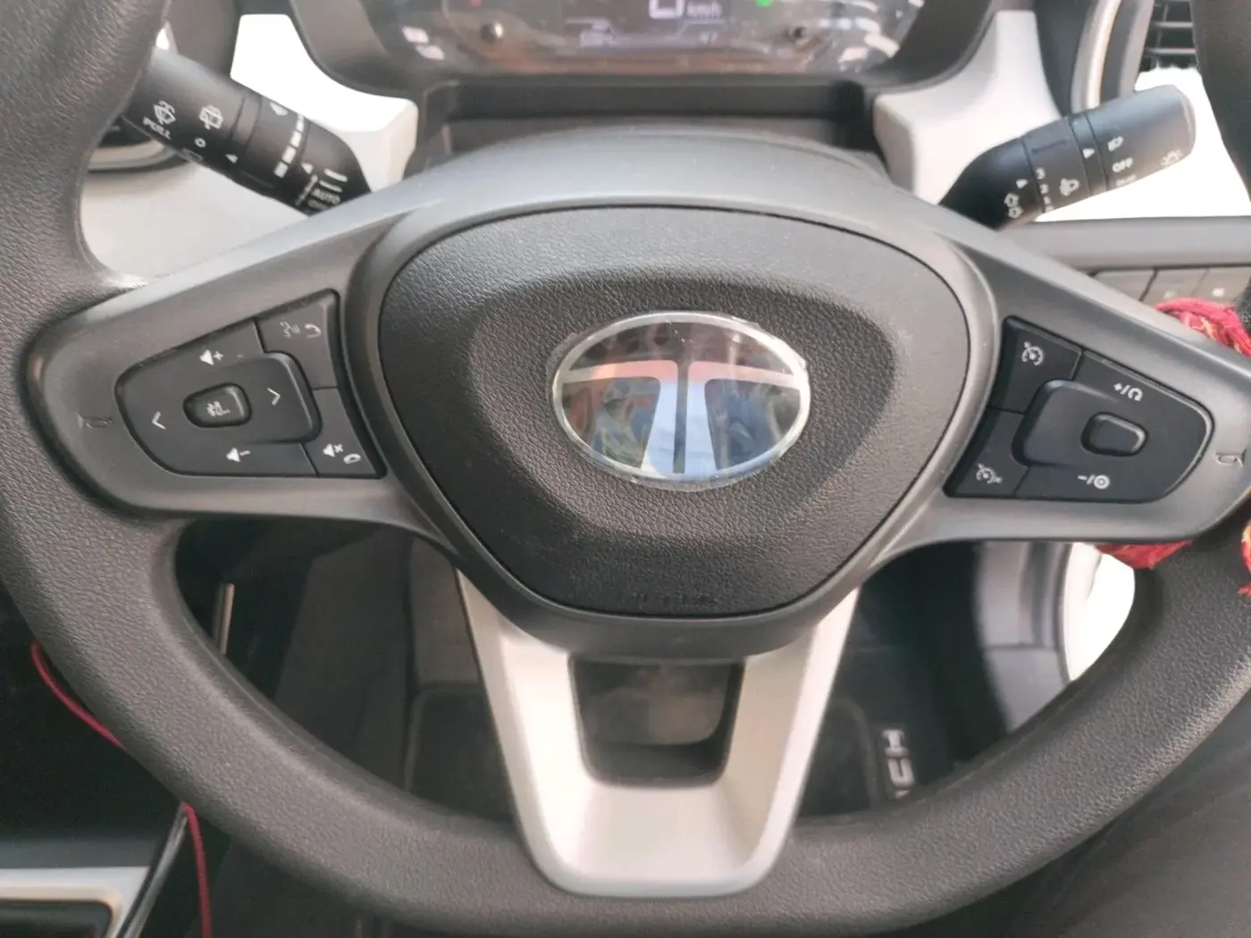 2025 Tata PUNCH Accomplished Plus iCNG, CNG, Manual, 5,084 km, interior