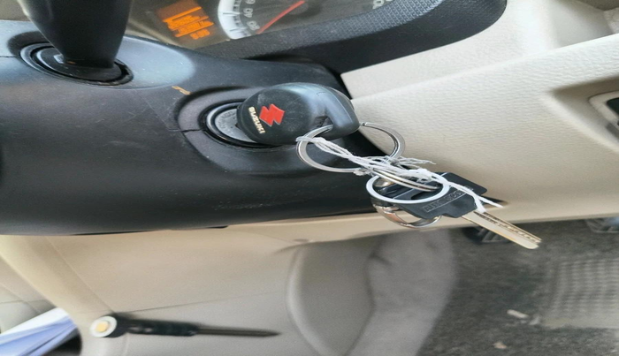 2014 Maruti Swift VXI, CNG, Manual, 1,53,981 km, interior