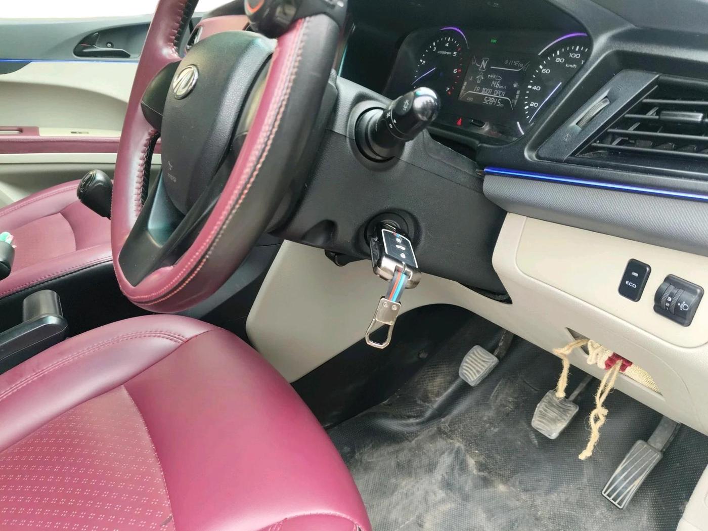 2019 Mahindra MARAZZO M2 8 STR, Diesel, Manual, 52,845 km, interior