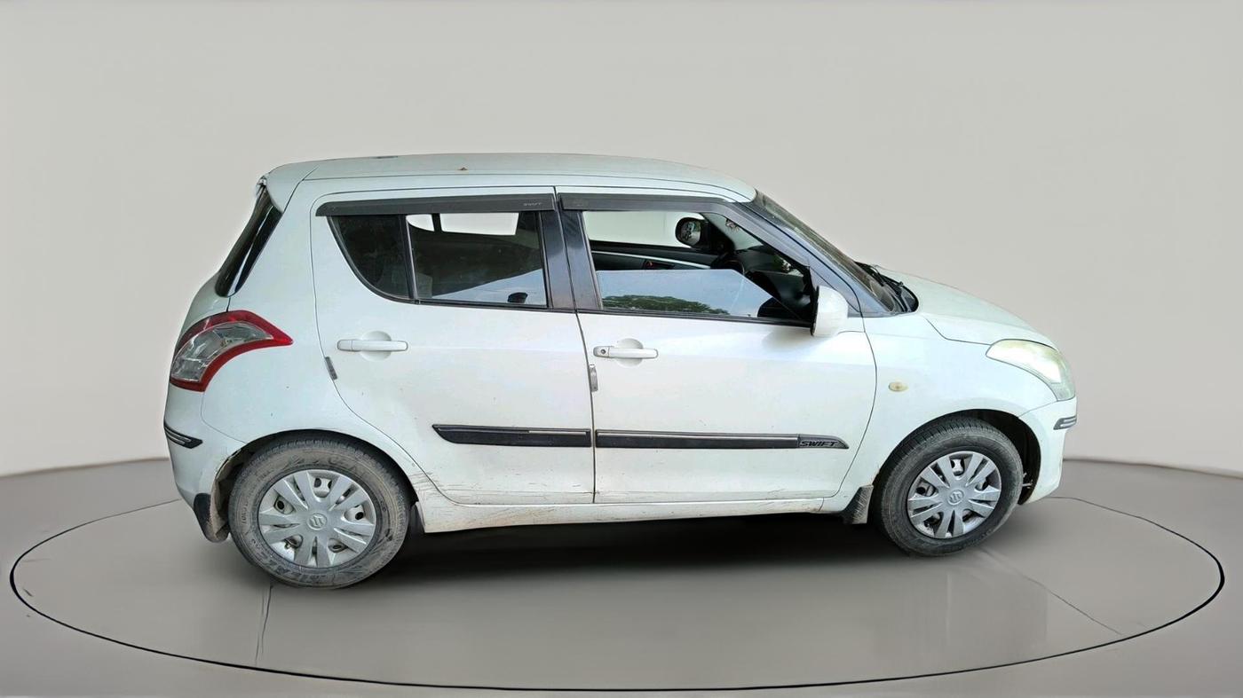 2017 Maruti Swift LXI (O), CNG, Manual, 1,38,543 km, exterior