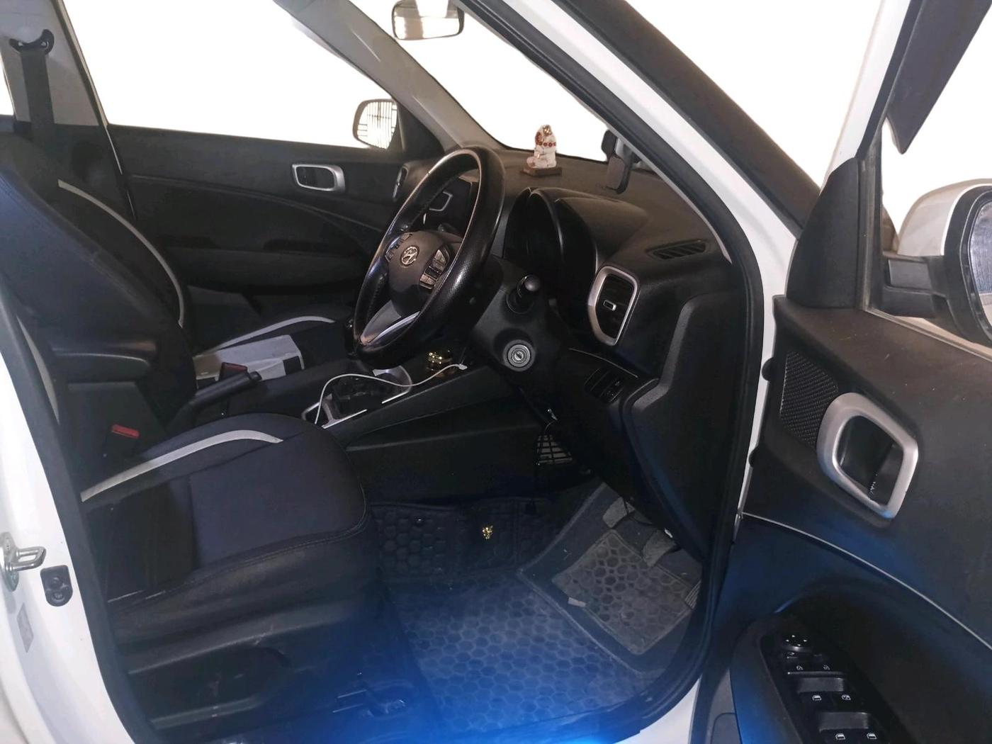2020 Hyundai VENUE S 1.2, Petrol, Manual, 65,761 km, interior