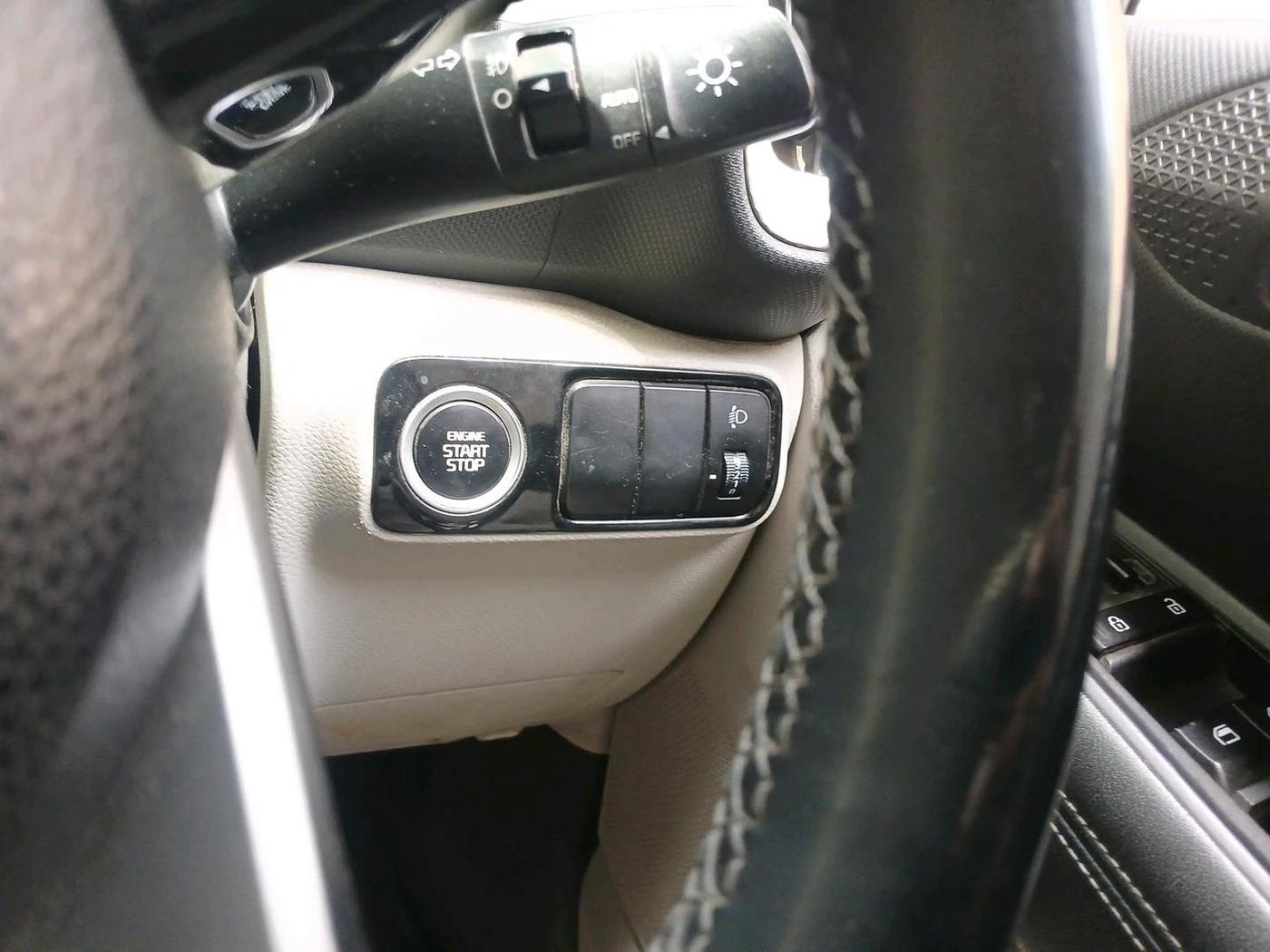 2020 KIA SONET HTX 1.0 IMT, Petrol, Manual, 66,165 km, interior