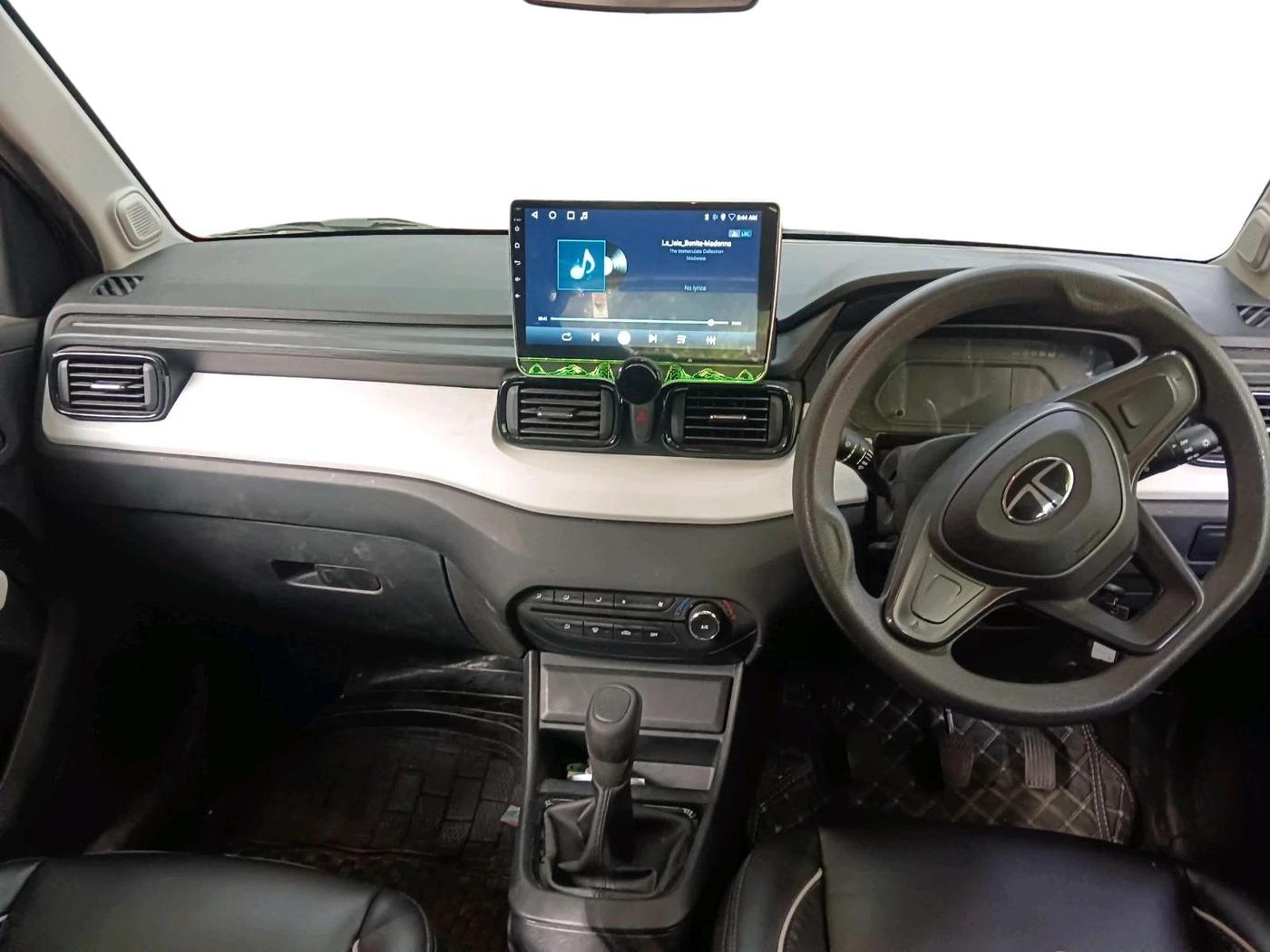 2024 Tata PUNCH PURE MT CNG, CNG, Manual, 16,711 km, interior