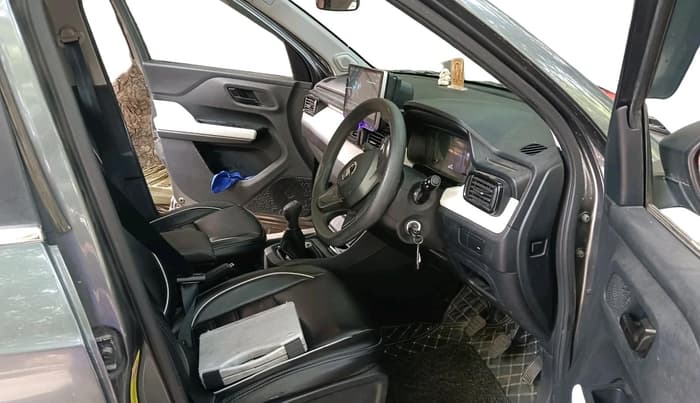 2024 Tata PUNCH PURE MT CNG, CNG, Manual, 16,711 km, interior