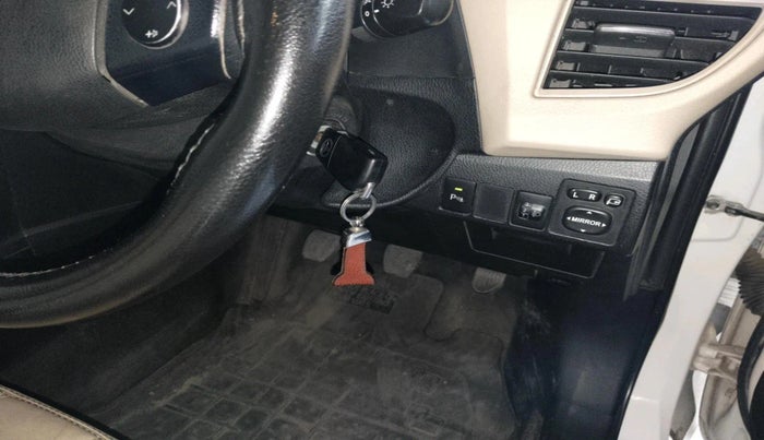 2015 Toyota Corolla Altis G PETROL, Petrol, Manual, 1,05,086 km, interior