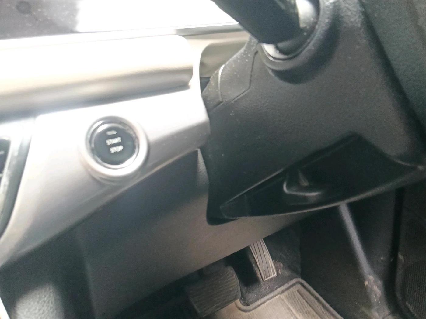 2021 Mahindra XUV700 AX 7 P AT 7 STR, Petrol, Automatic, 41,297 km, interior