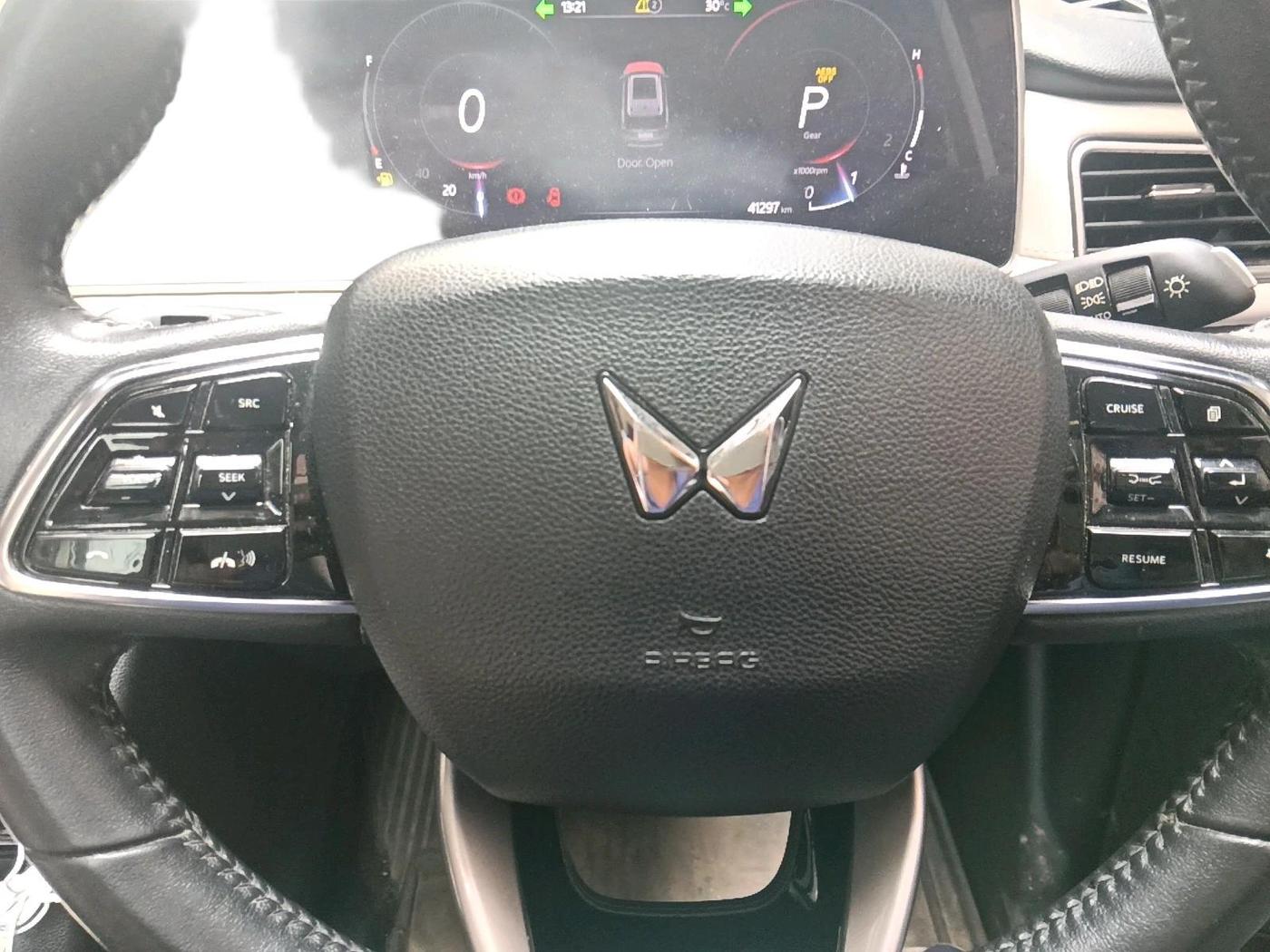 2021 Mahindra XUV700 AX 7 P AT 7 STR, Petrol, Automatic, 41,297 km, interior