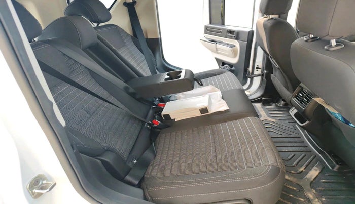 2025 Mahindra Thar Roxx MX3 Petrol AT 2WD, Petrol, Automatic, 5,567 km, interior