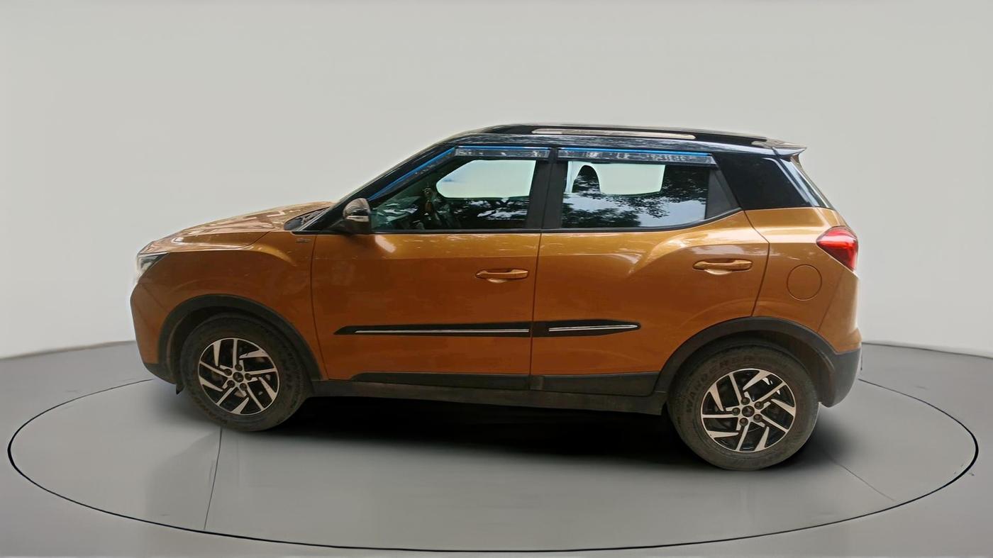 2022 Mahindra XUV300 W8 (O) 1.2 PETROL, Petrol, Manual, 35,277 km, exterior