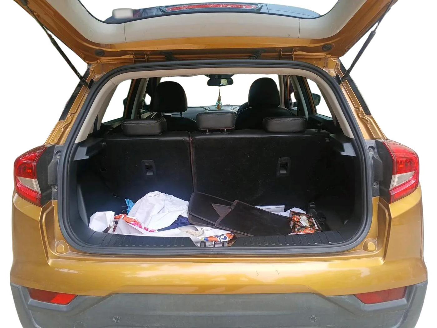 2022 Mahindra XUV300 W8 (O) 1.2 PETROL, Petrol, Manual, 35,277 km, exterior